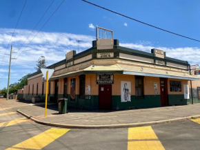 Main Reef Hotel